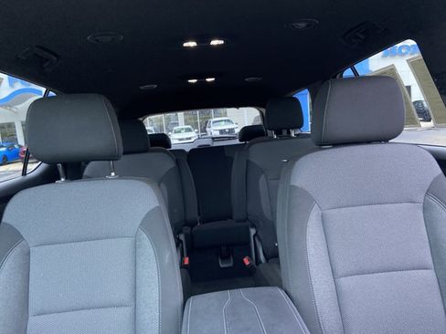 Used 2022 Chevrolet Traverse LT FWD image 21
