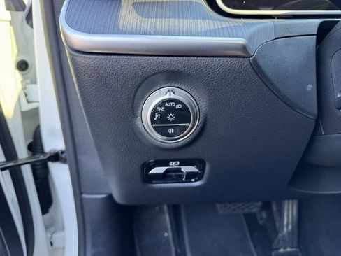 Used 2025 Mercedes-Benz C 300 4MATIC Sedan image 23