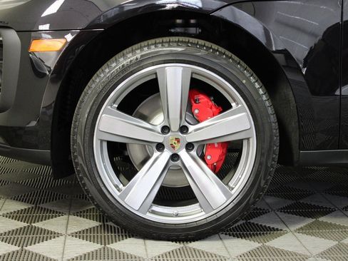 Certified 2026 Porsche Macan S image 39