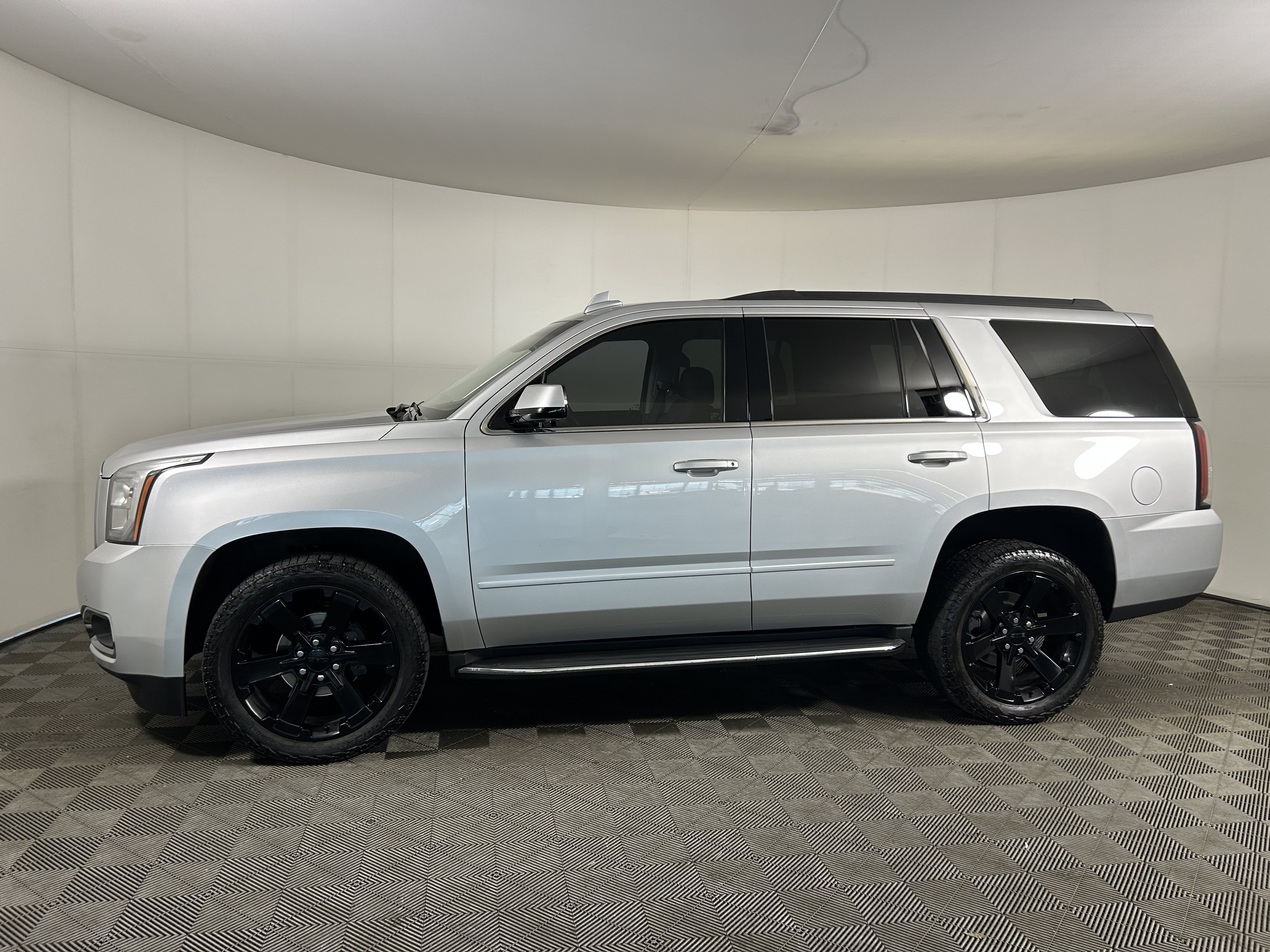 Used 2016 GMC Yukon SLE w/ Convenience Package AWD/4WD image 2