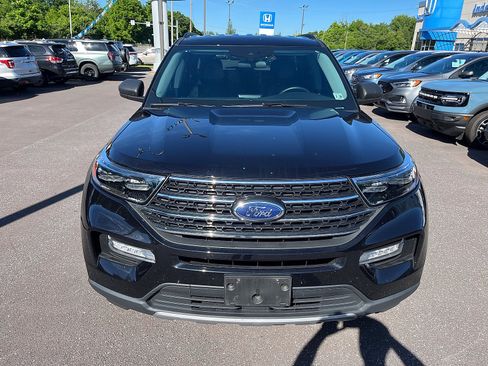 Used 2024 Ford Explorer XLT w/ Equipment Group 202A AWD/4WD image 3