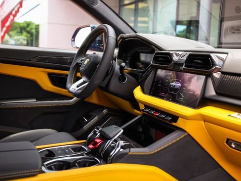 Used 2025 Lamborghini Urus SE AWD/4WD image 61
