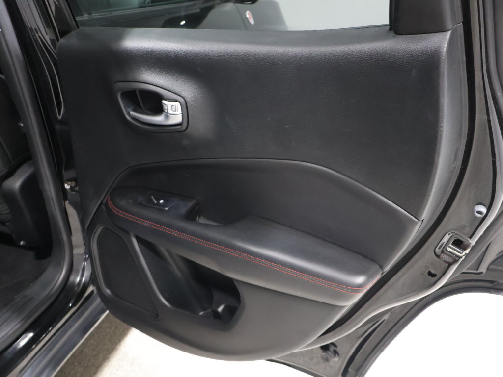 Used 2018 Jeep Compass Trailhawk w/ Cold Weather Group AWD/4WD image 21