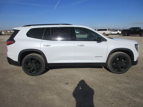 New 2026 GMC Acadia Elevation image 3