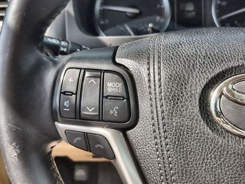 Used 2017 Toyota Highlander XLE image 34