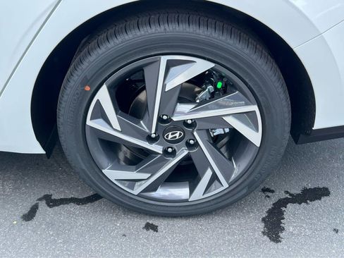 New 2026 Hyundai Elantra Limited FWD image 14