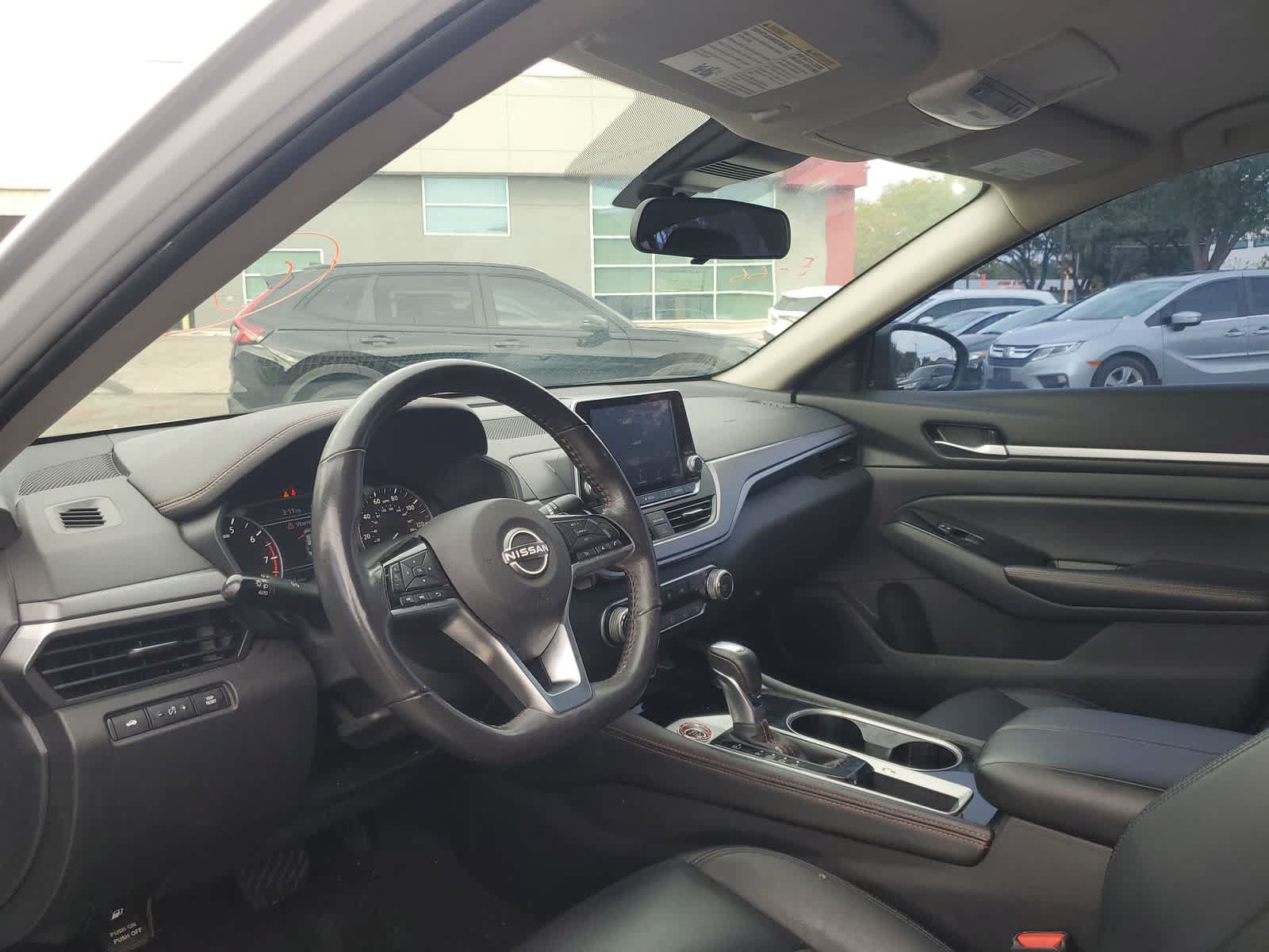 Used 2024 Nissan Altima 2.5 SR FWD image 2