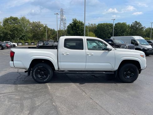 Used 2021 Toyota Tacoma SR AWD/4WD image 4