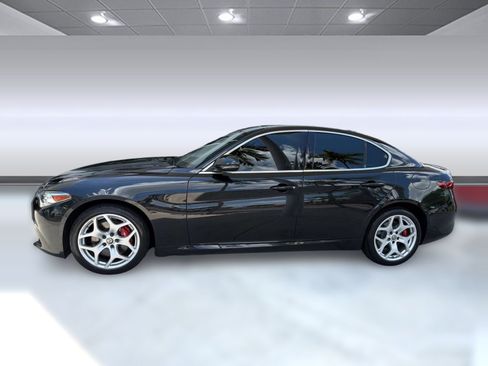 Used 2020 Alfa Romeo Giulia Ti w/ Active Blind Spot Package AWD/4WD image 2