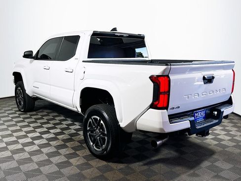 Certified 2024 Toyota Tacoma SR5 AWD/4WD image 5