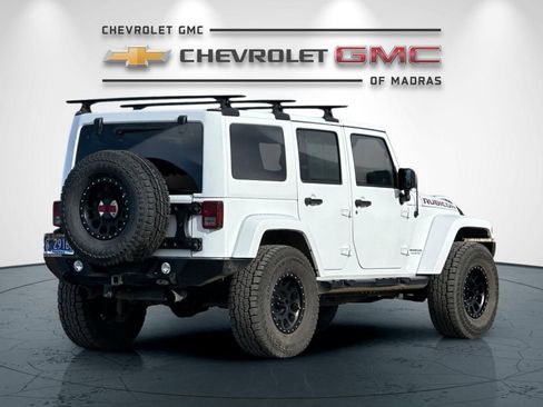 Used 2017 Jeep Wrangler Unlimited Rubicon w/ Connectivity Group image 3