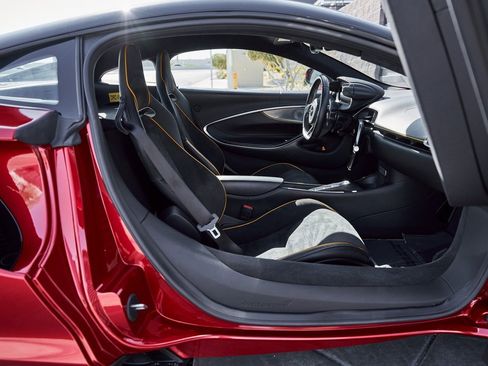 Used 2023 McLaren Artura image 27