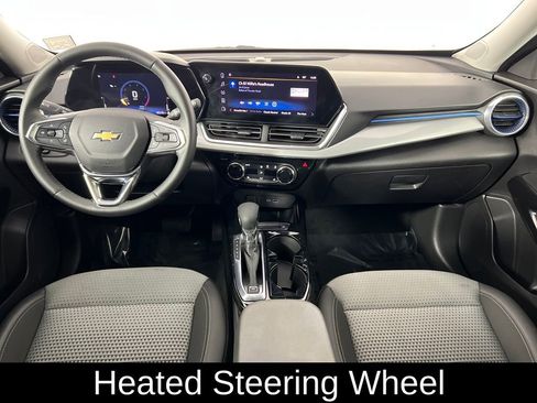 Used 2025 Chevrolet Trax LT w/ LT Convenience Package image 14