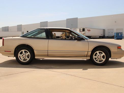 Used 1997 Oldsmobile Cutlass Supreme SL FWD image 18
