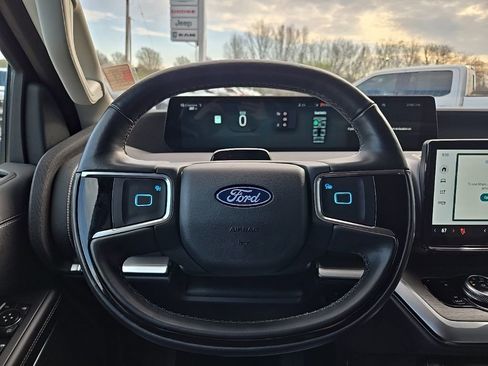 Used 2025 Ford Expedition Platinum AWD/4WD image 44