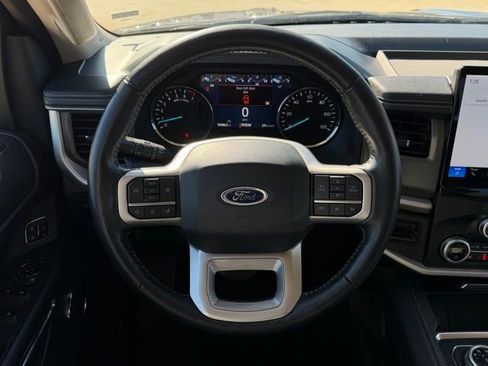 Used 2024 Ford Expedition Max XLT image 17