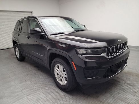 Used 2024 Jeep Grand Cherokee Laredo RWD image 13
