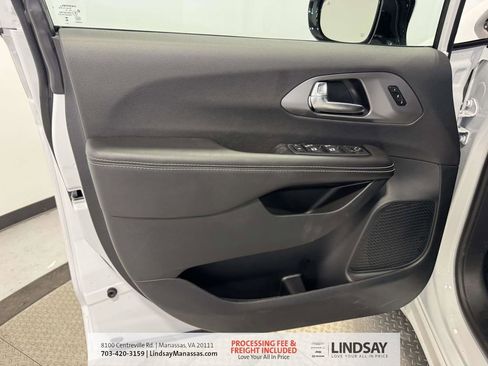 New 2026 Chrysler Pacifica Select w/ S Appearance Package image 15