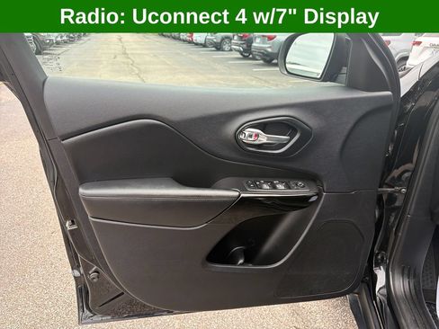 Used 2020 Jeep Cherokee Latitude Plus AWD/4WD image 18