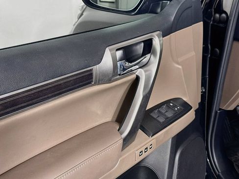 Certified 2022 Lexus GX 460 Luxury w/ Off Road Package AWD/4WD image 18