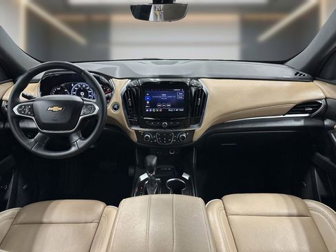 Used 2023 Chevrolet Traverse Premier FWD image 17
