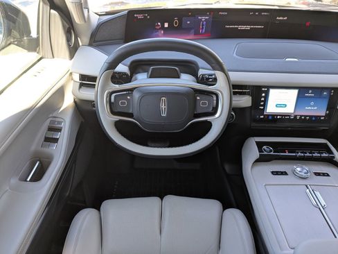 Certified 2025 Lincoln Navigator Reserve image 19