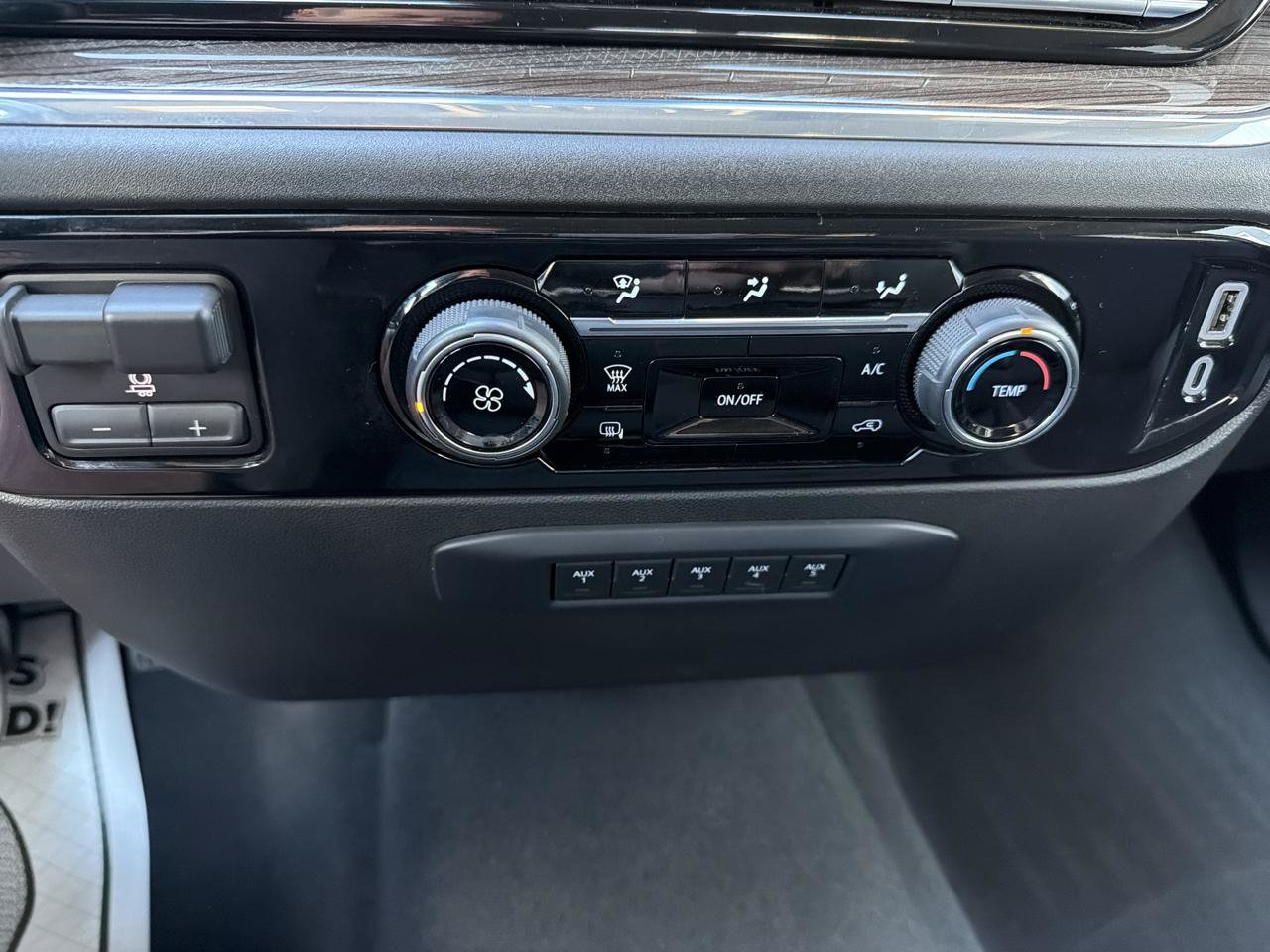 Used 2024 Chevrolet Silverado 3500 LT AWD/4WD image 15