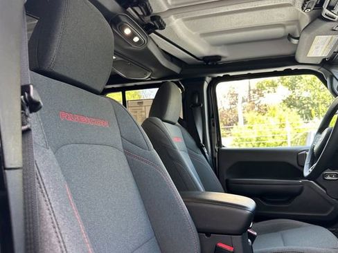 Used 2025 Jeep Wrangler Unlimited Rubicon AWD/4WD image 15