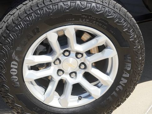 Used 2024 Chevrolet Silverado 1500 LT AWD/4WD image 11