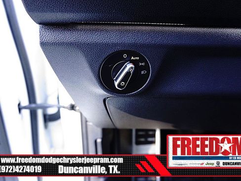 Used 2024 Volkswagen Jetta GLI 40th Anniversary Edition image 24