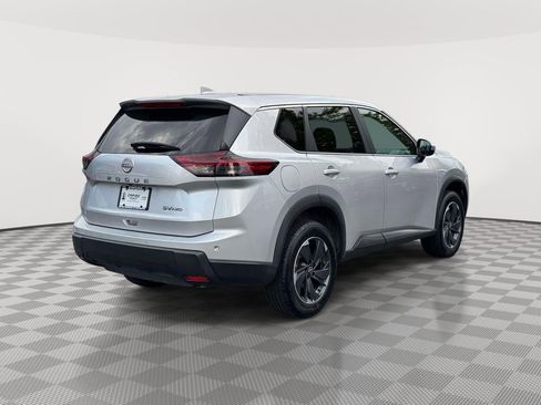 Used 2024 Nissan Rogue SV AWD/4WD image 7