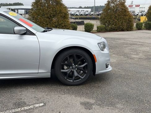 Used 2022 Chrysler 300 Touring L w/ Safetytec Plus Group image 8