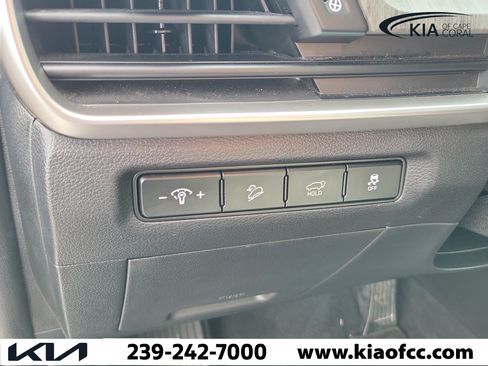 Certified 2024 Kia Telluride EX w/ EX Captain's Chair Package FWD image 26