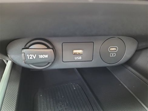 New 2025 Hyundai Elantra Limited image 23