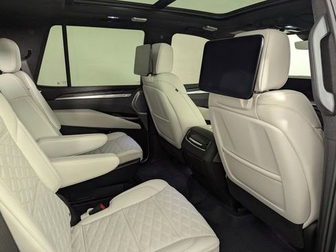 Used 2025 Cadillac Escalade V image 21