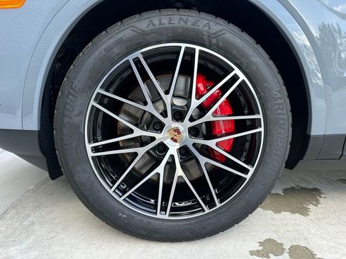 Used 2025 Porsche Cayenne S image 43