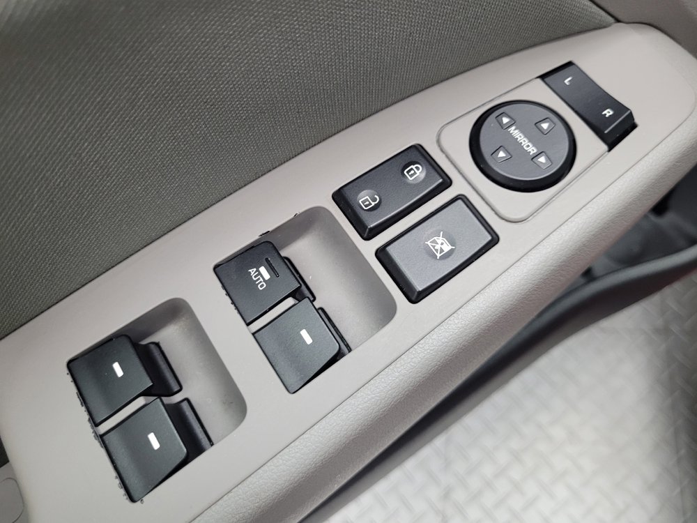 Used 2018 Hyundai Elantra Value Edition FWD image 27