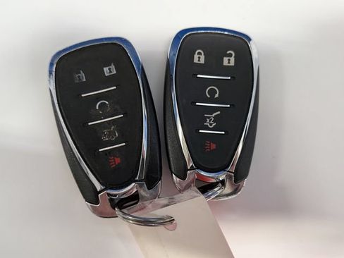 Used 2018 Chevrolet Malibu LT FWD image 32