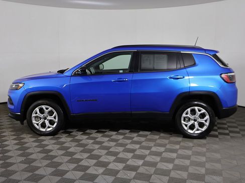 Used 2025 Jeep Compass Latitude AWD/4WD image 16