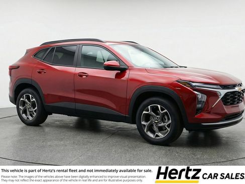 Used 2025 Chevrolet Trax LT w/ LT Convenience Package image 1