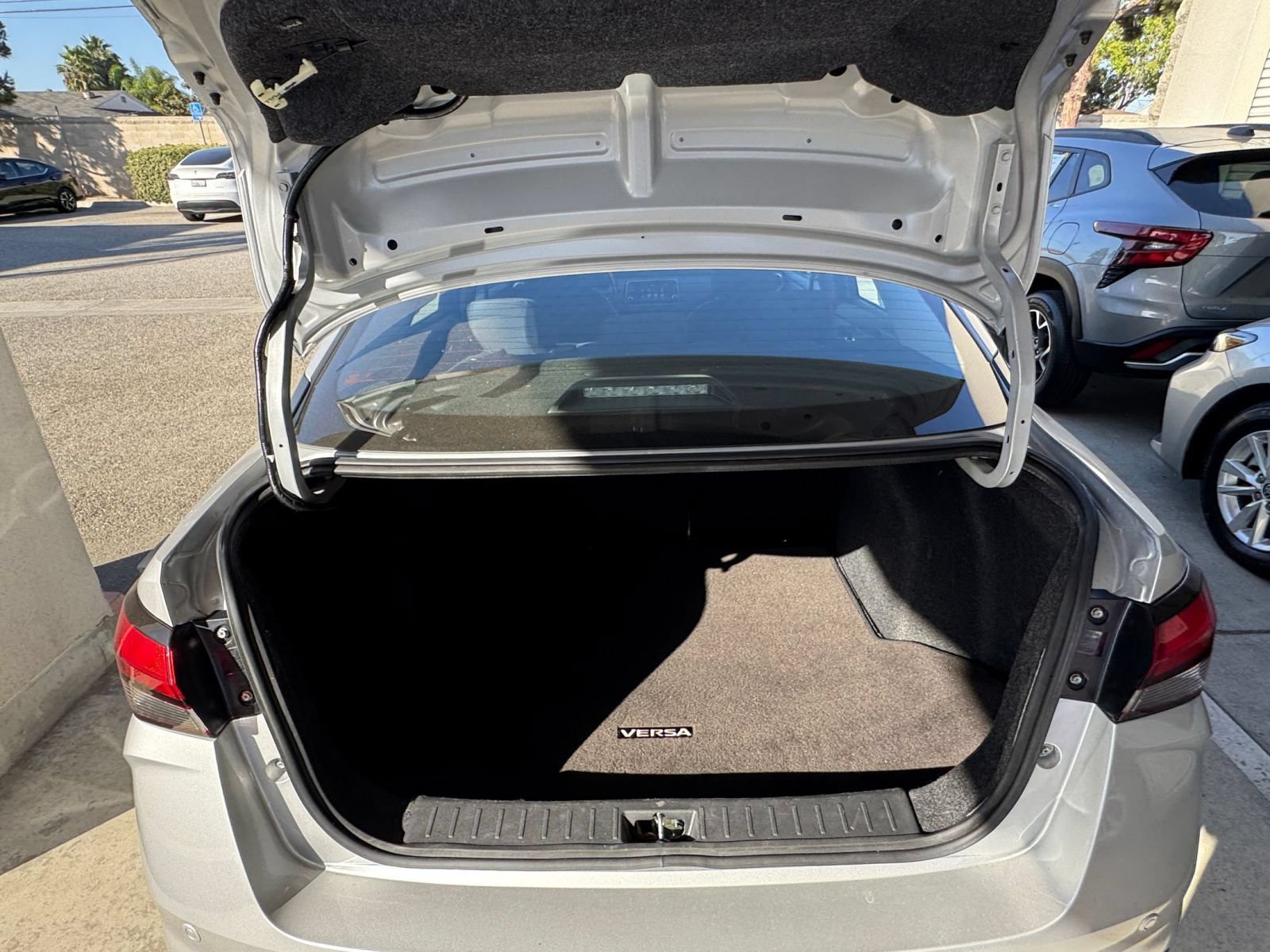 Used 2025 Nissan Versa SV FWD image 29