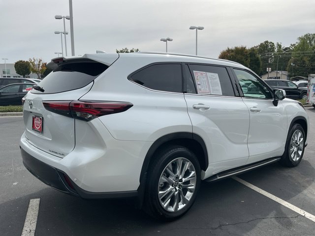 Used 2024 Toyota Highlander Limited AWD/4WD image 8