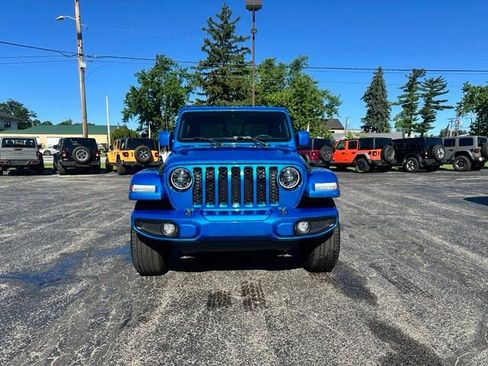 Used 2023 Jeep Gladiator Overland AWD/4WD image 3