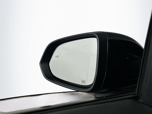 Used 2024 Chevrolet Equinox EV RS FWD image 16