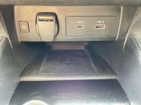Used 2024 Nissan Versa SR FWD image 14