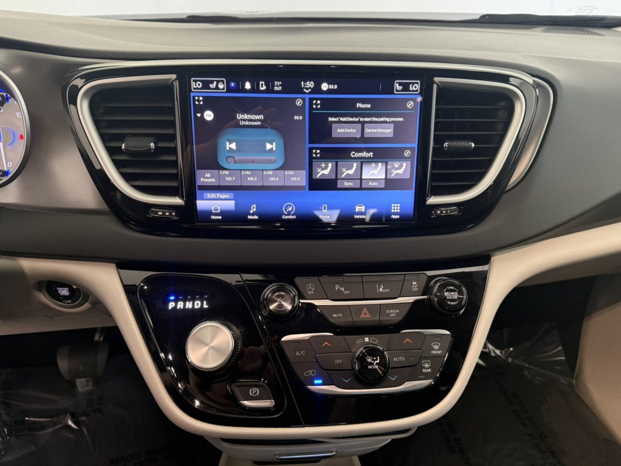 Used 2024 Chrysler Pacifica Touring-L FWD image 20