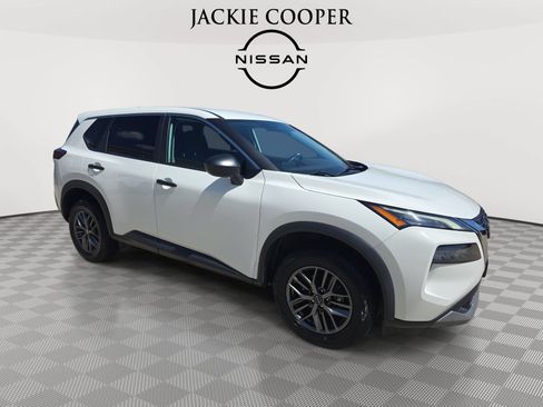 Used 2023 Nissan Rogue S FWD image 3