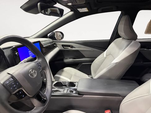 Used 2025 Toyota Camry SE w/ Multimedia Upgrade Package FWD image 10