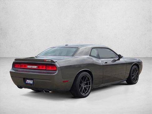 Used 2010 Dodge Challenger R/T RWD image 5
