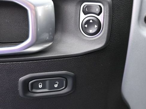 Used 2024 Jeep Wrangler Unlimited Rubicon AWD/4WD image 13